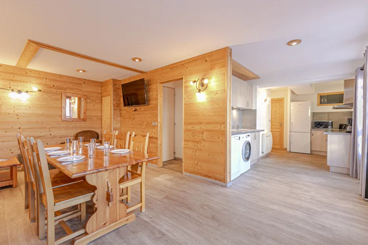 COM400 / 4 pièces - 8 personnes